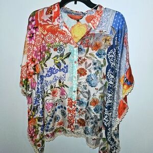 JOHNNY WAS SIZE MEDIUM CALLIOPE BUTTON UP SORT SLEEVE TOP